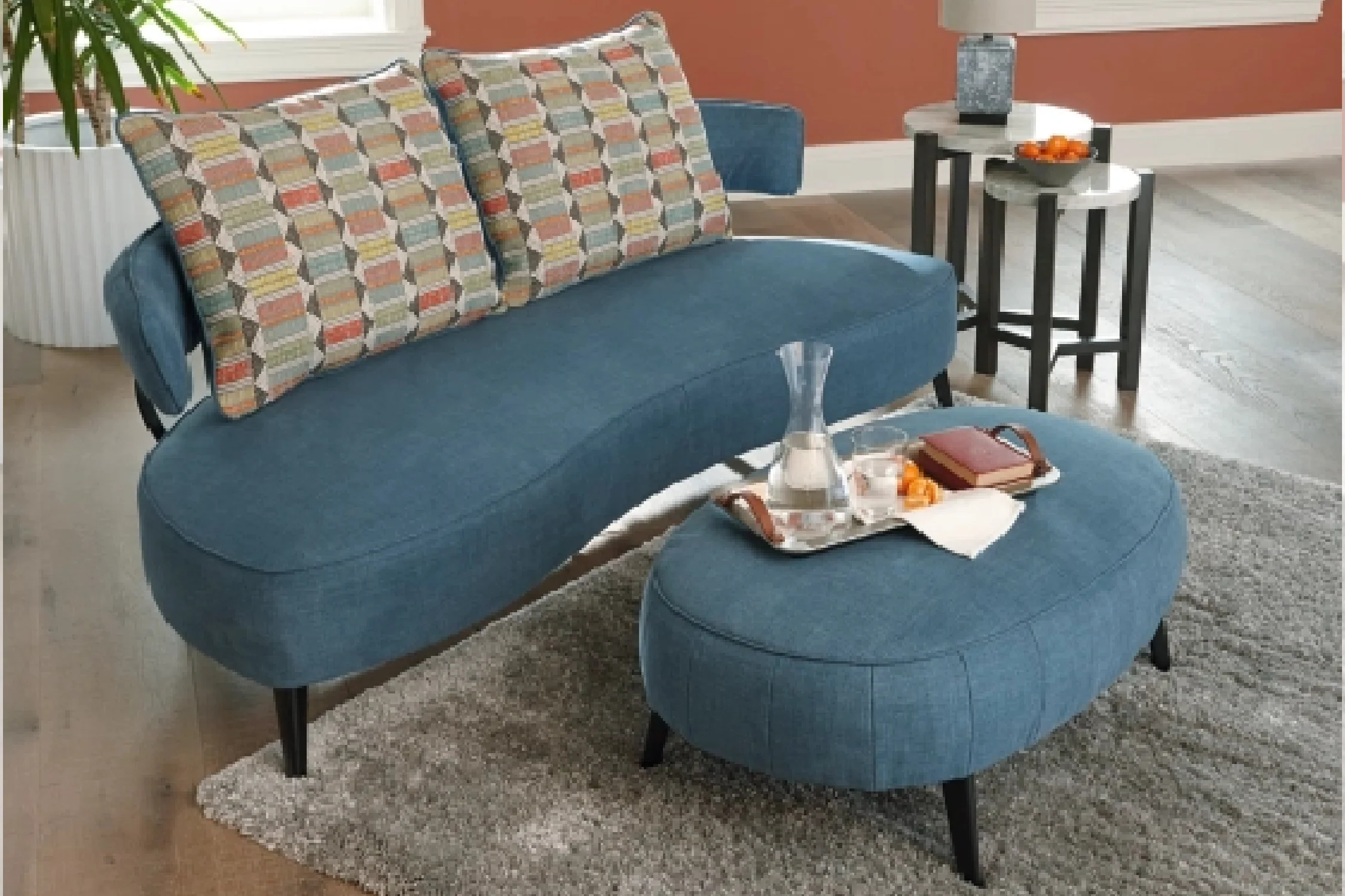 Hollyann Sofá & Ottoman - Image 2
