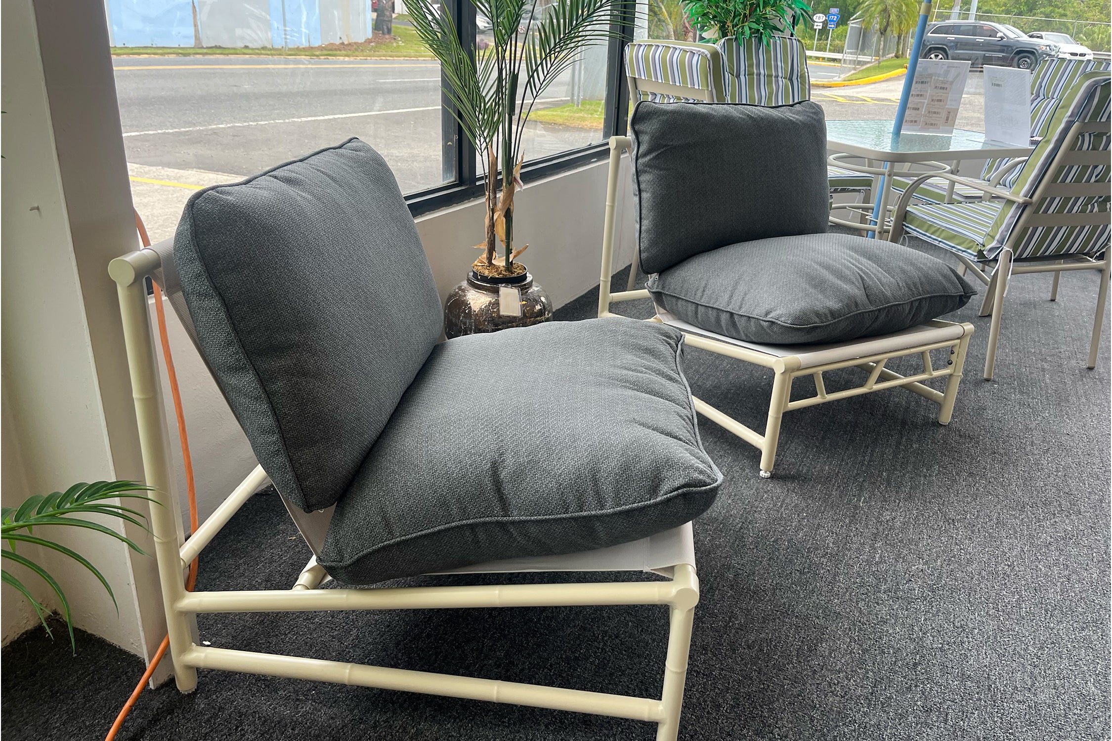 Loveseat con 2 Sillas & Mesa de Centro - Image 4