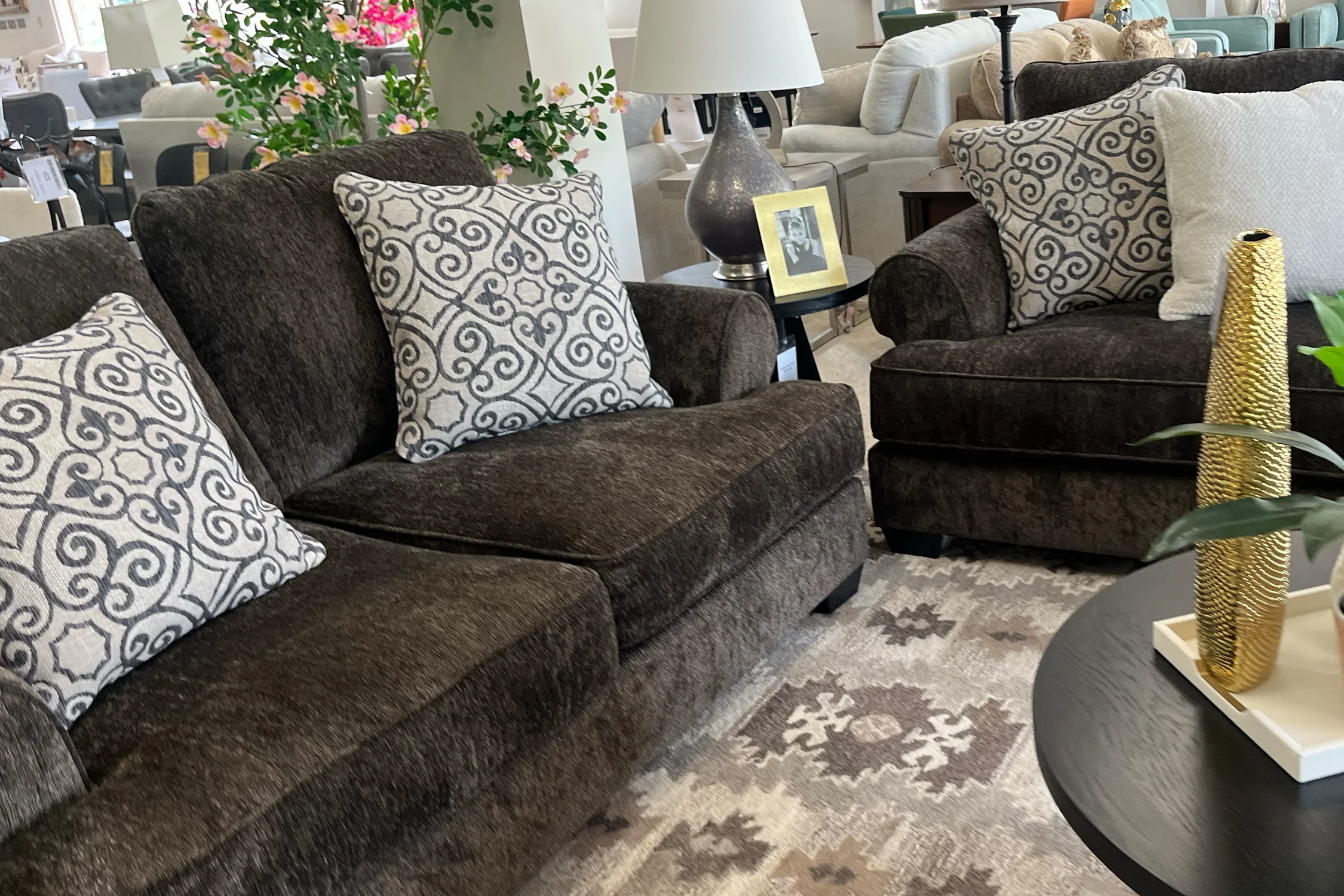 Monaghan Loveseat - Image 2