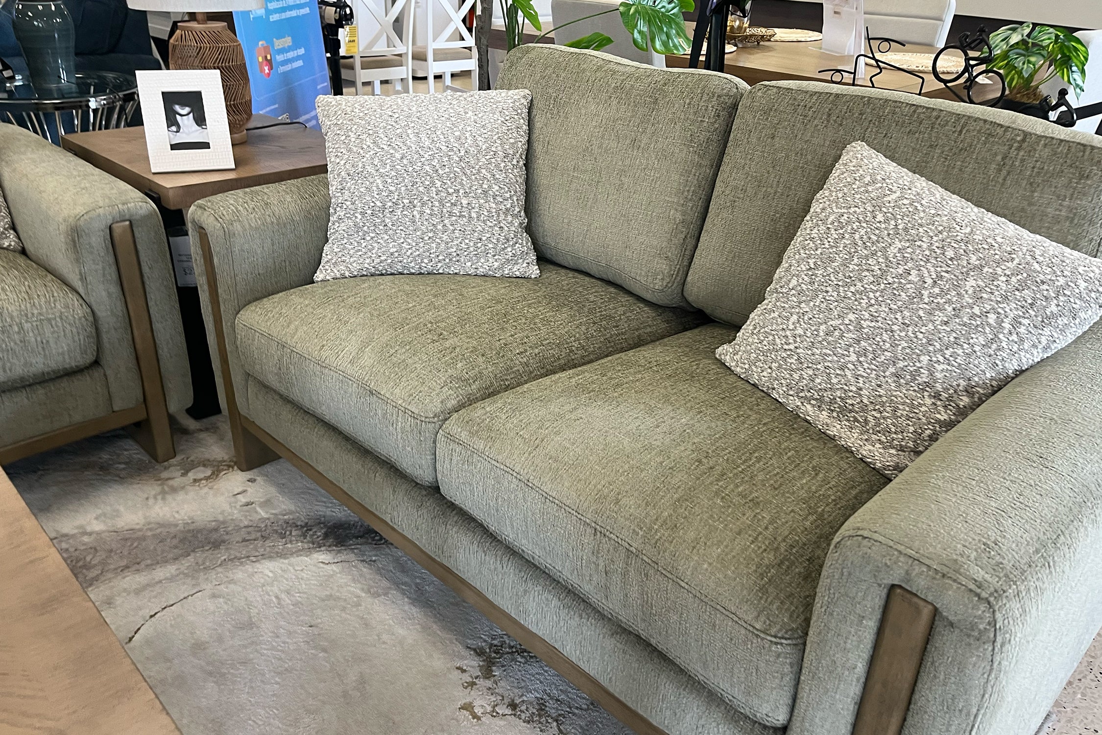 Sutton Sofá & Loveseat - Image 8